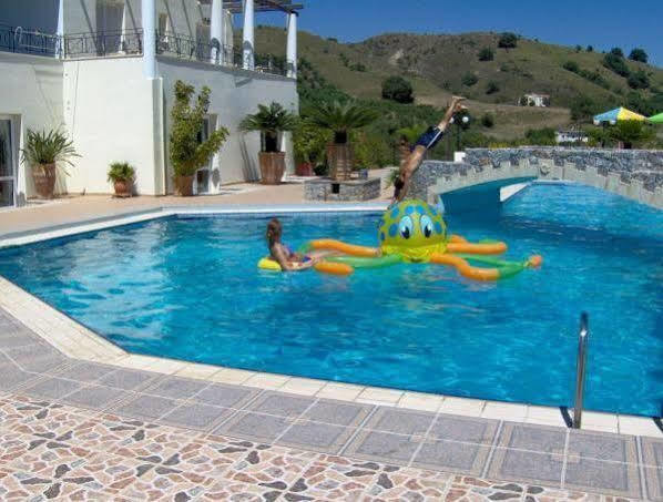 Pinelopi 3*